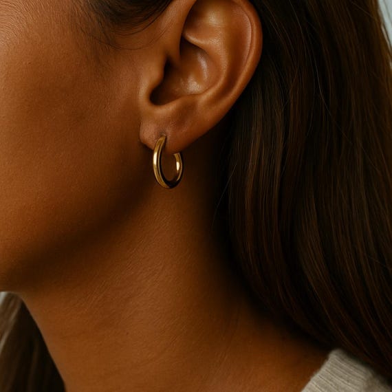 Classic Gold Hoop Earrings – Everyday Elegance with a Chic Twist
